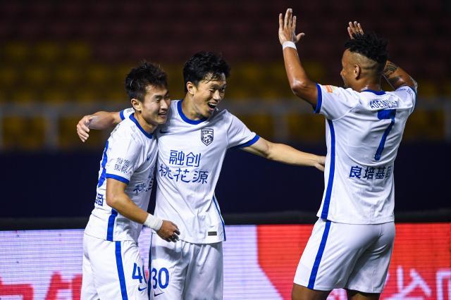 【中超】谢鹏飞破门毕津浩补时救主 申花1比1三镇